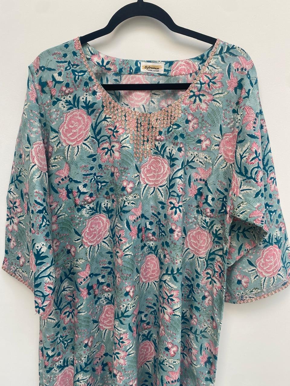 Simple Mukhawar Blue and Pink Blooms - Front